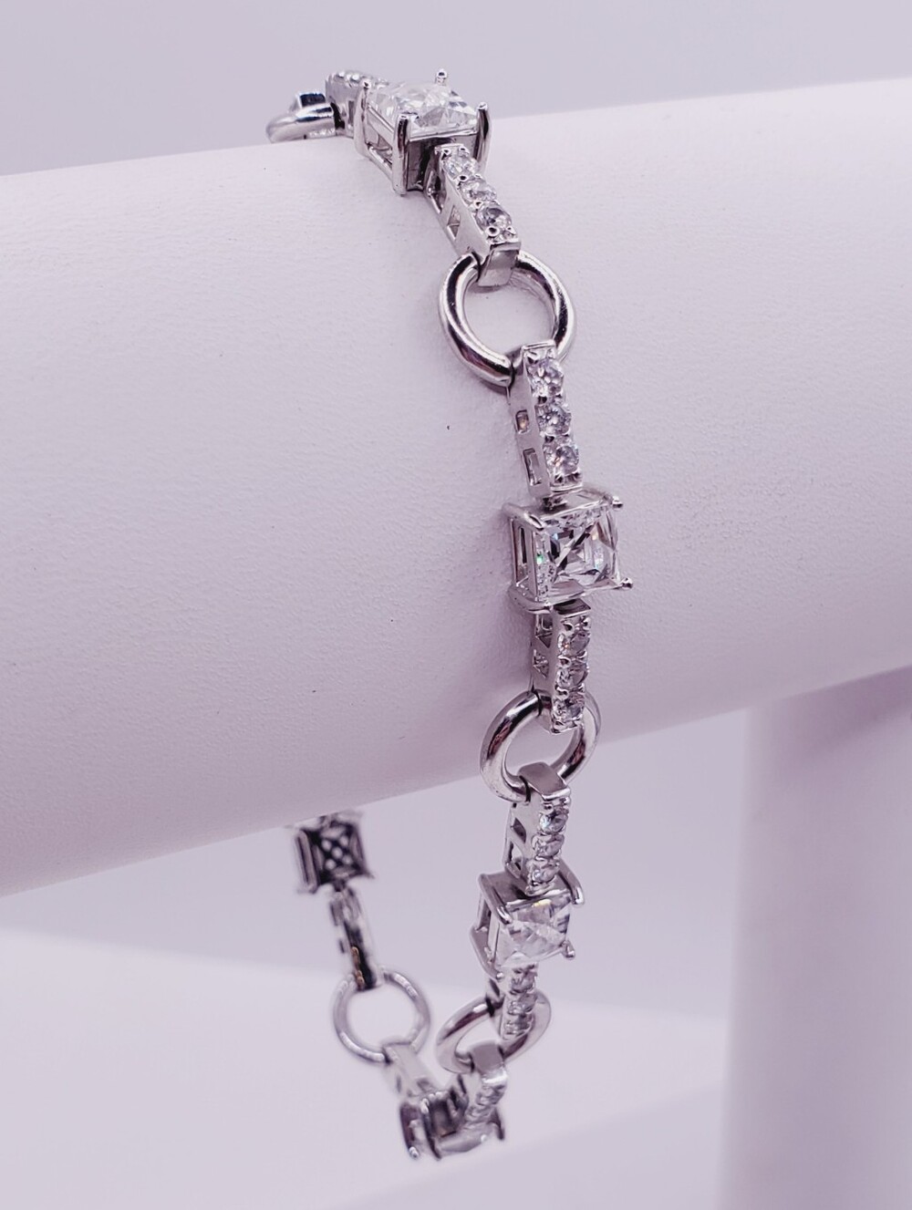 925 Sterling Silver Circle Link Bracelet - Simulated Diamonds